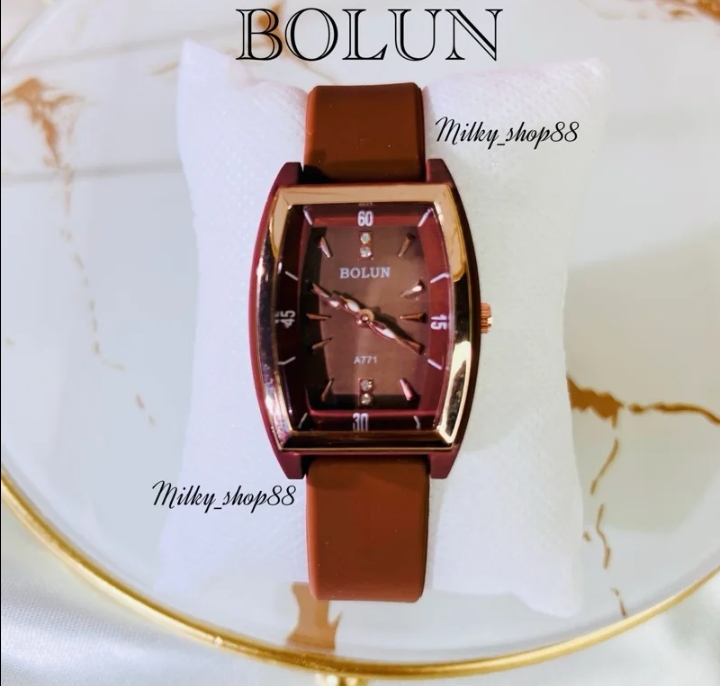 นาฬิกาข้อมือ Bolun รุ่นหน้าทรงถังประดับเพชร4เม็ดสายซิลโคนสีน้ำตาล(รับ11200แต้ม)