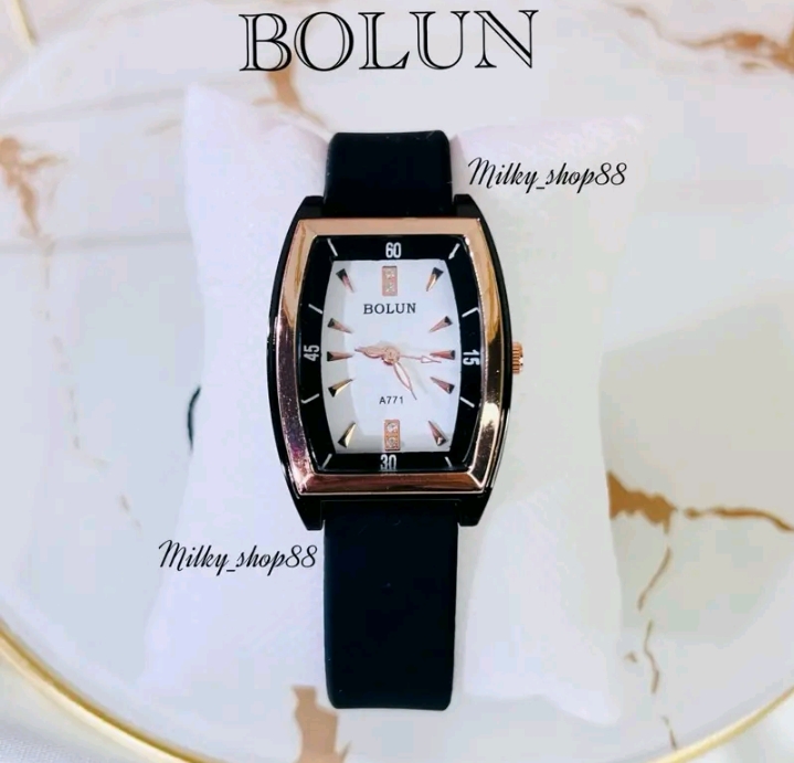 นาฬิกาข้อมือ Bolun รุ่นหน้าทรงถังประดับเพชร4เม็ดสายซิลโคนสีดำปัดขาว(รับ11200แต้ม)