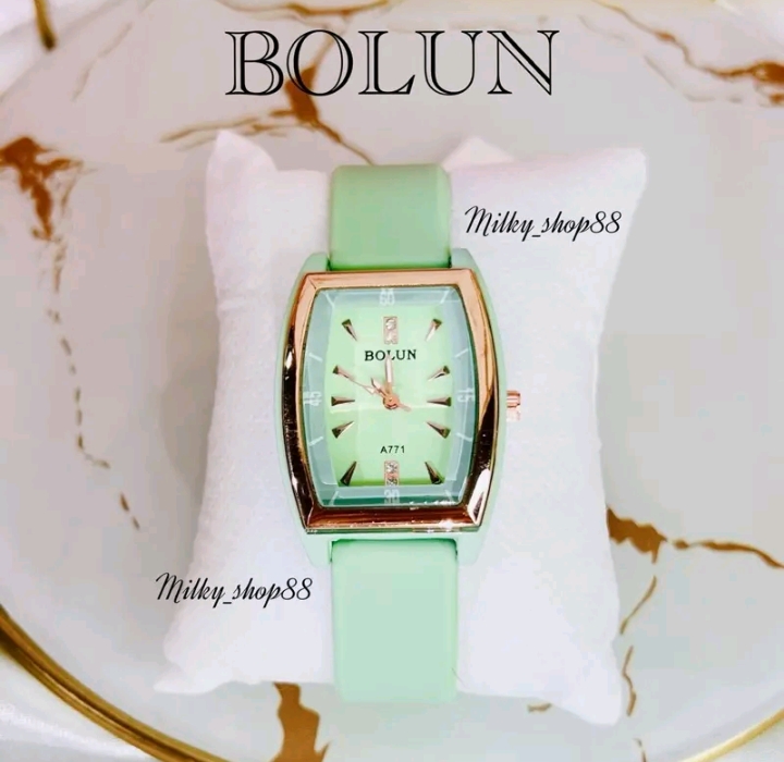 นาฬิกาข้อมือ Bolun รุ่นหน้าทรงถังประดับเพชร4เม็ดสายซิลโคนสีเขียวมะนาว(รับ11200แต้ม)