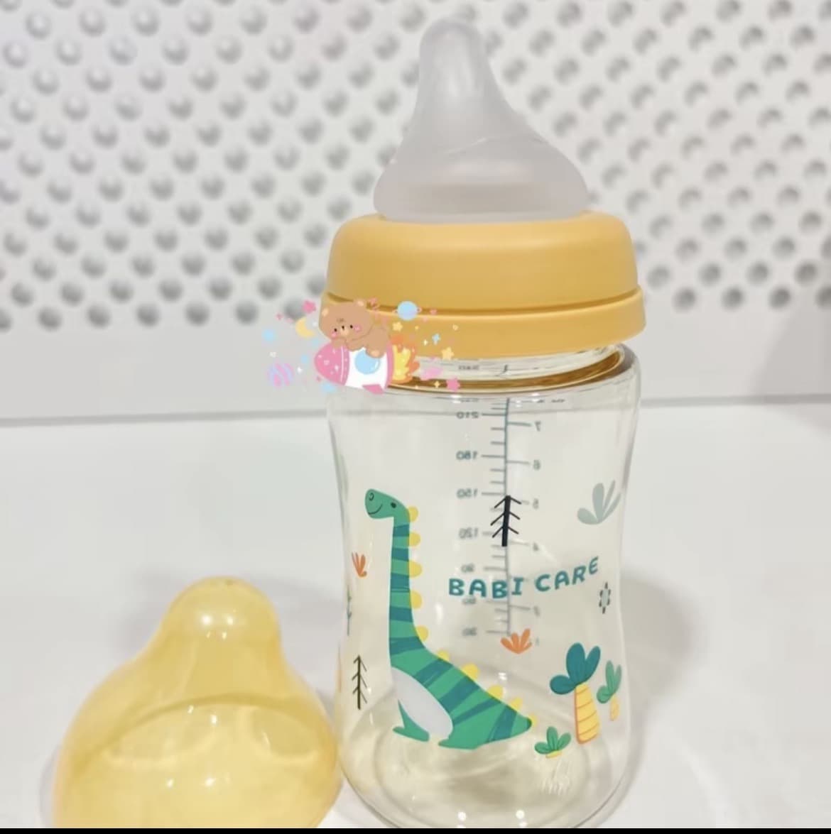 ขวดนมสีชาคอกว้าง จุกเอียงไม่ดูดไม่ไหล 8ออนซ์ สีเหลือง(รับ10,200 แต้ม)