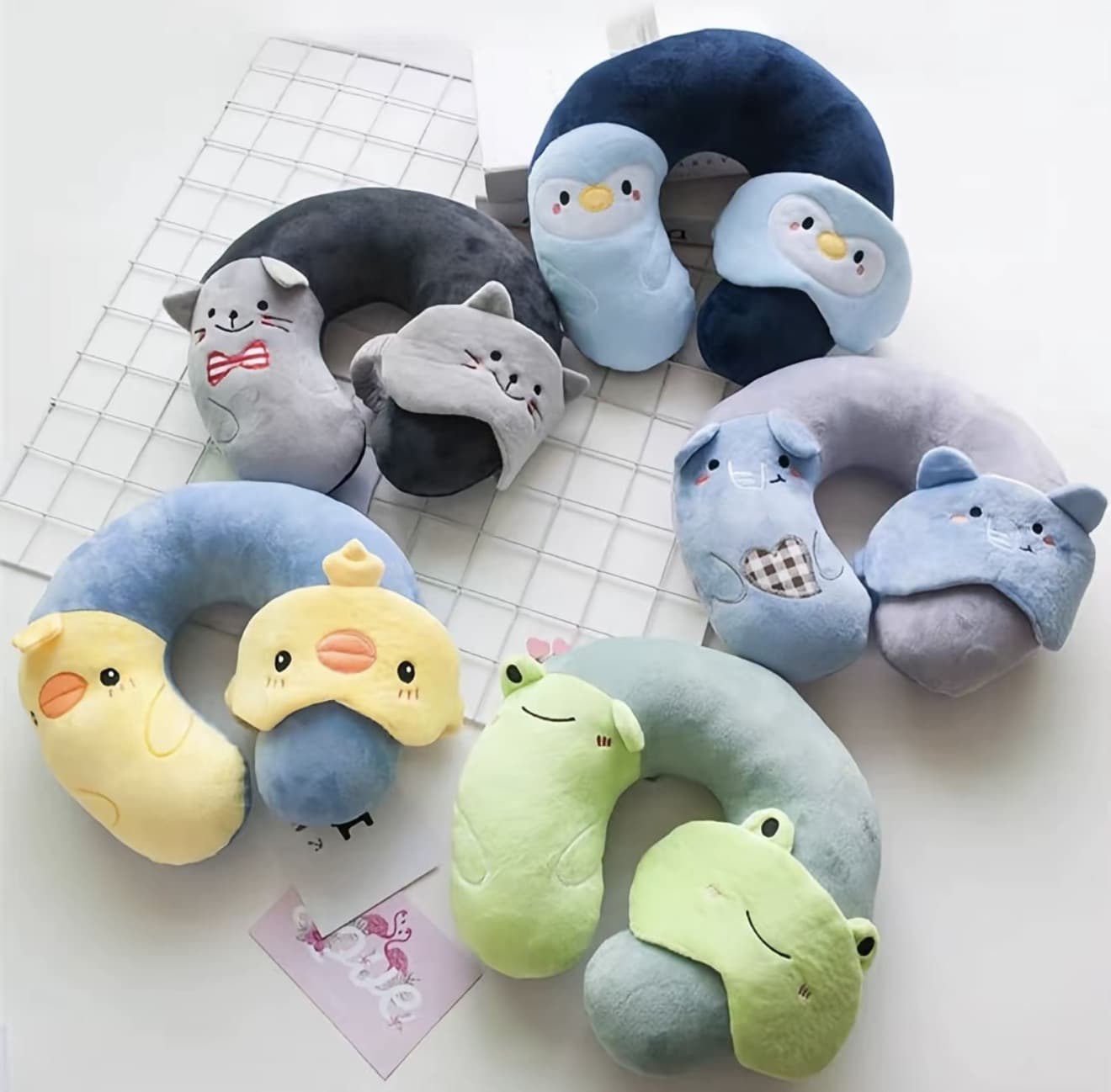 หมอนรองคอ ผ้านุ่ม คละแบบส่ง แถมที่ปิดตา CH0328 (รับ 8,700 แต้ม)