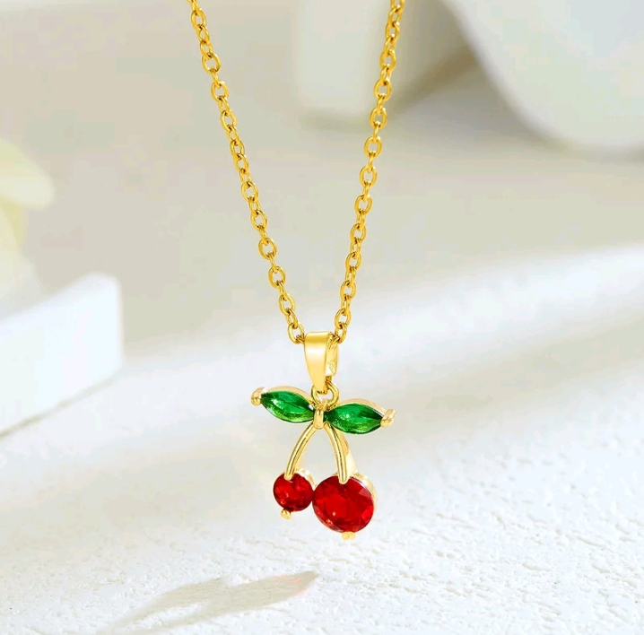 สร้อยคอสตั๊ดดีไซน์ใบไม้สีเขียวเชอร์รี่ขนาดเล็กสีไม่ซีด(รับ8200แต้ม)