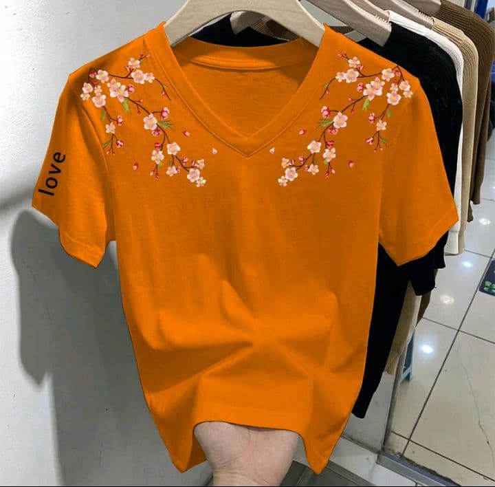 สีส้ม เสื้อยืดผ้าฝ้าย100% สำหรับผู้หญิง แขนสั้นหลวม คอวี ไหล่ปกติ สำหรับสวมใส่ในฤดูร้อน แบบเรียบง่าย ชั้นในพื้น (รับ11,200แต้ม)