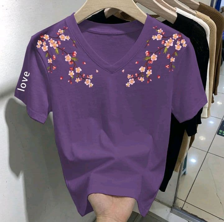 สีม่วงเข้ม เสื้อยืดผ้าฝ้าย100% สำหรับผู้หญิง แขนสั้นหลวม คอวี ไหล่ปกติ สำหรับสวมใส่ในฤดูร้อน แบบเรียบง่าย ชั้นในพื้น (รับ11,200แต้ม)