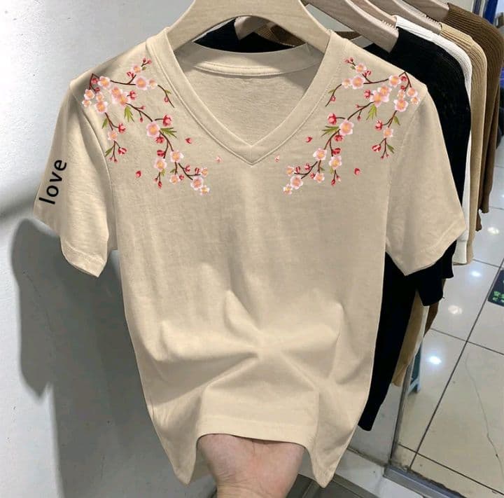 สีแอปริคอท เสื้อยืดผ้าฝ้าย100% สำหรับผู้หญิง แขนสั้นหลวม คอวี ไหล่ปกติ สำหรับสวมใส่ในฤดูร้อน แบบเรียบง่าย ชั้นในพื้น (รับ11,200แต้ม)