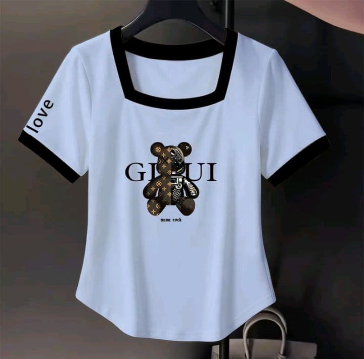 สีฟ้า เสื้อยืดแขนสั้นไหล่ตรง สำหรับสตรี ฤดูร้อน2026 สำหรับสาวสูงเล็ก คอสี่เหลี่ยม พิมพ์ลายไม่ซ้ำใคร ดีไซน์โดดเด่น รัดรูป ผอมทัด ผสมสี100kg (รับ12,200แต้ม)