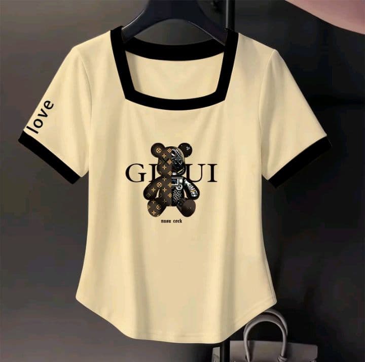 สีแอปริคอท เสื้อยืดแขนสั้นไหล่ตรง สำหรับสตรี ฤดูร้อน2026 สำหรับสาวสูงเล็ก คอสี่เหลี่ยม พิมพ์ลายไม่ซ้ำใคร ดีไซน์โดดเด่น รัดรูป ผอมทัด ผสมสี100kg (รับ12,200แต้ม)