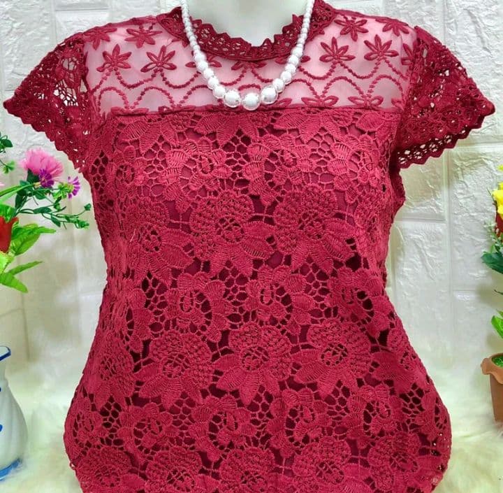 สีแดง เสื้อลูกไม้แขนเลย ขนาดอก32-40 (รับ14,200แต้ม)