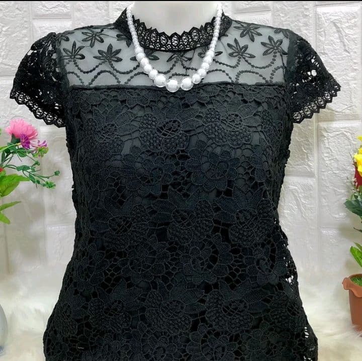 สีดำ เสื้อลูกไม้แขนเลย ขนาดอก42-46 (รับ14,200แต้ม)