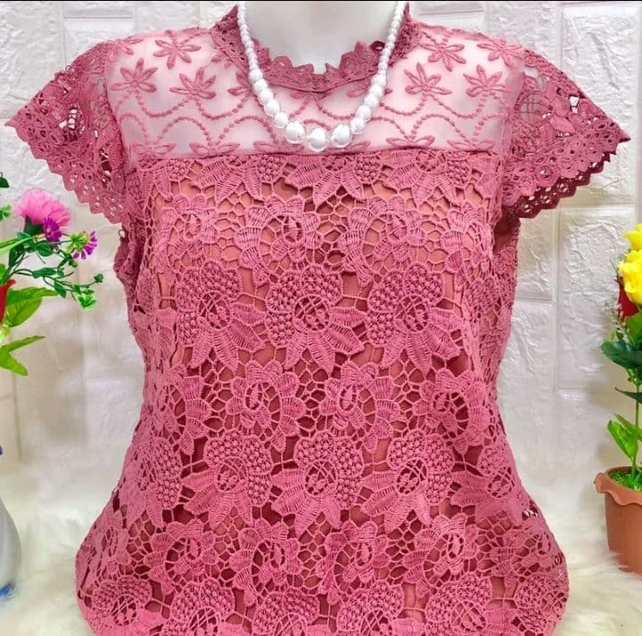 สีกะปิ เสื้อลูกไม้แขนเลย ขนาดอก42-46 (รับ14,200แต้ม)