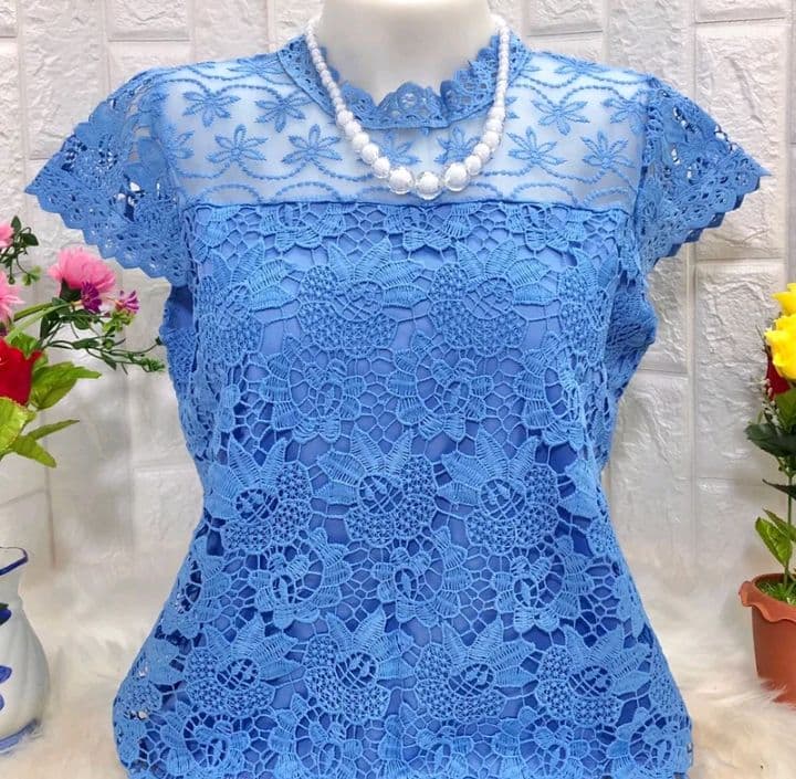 สีฟ้า เสื้อลูกไม้แขนเลย ขนาดอก42-46 (รับ14,200แต้ม)