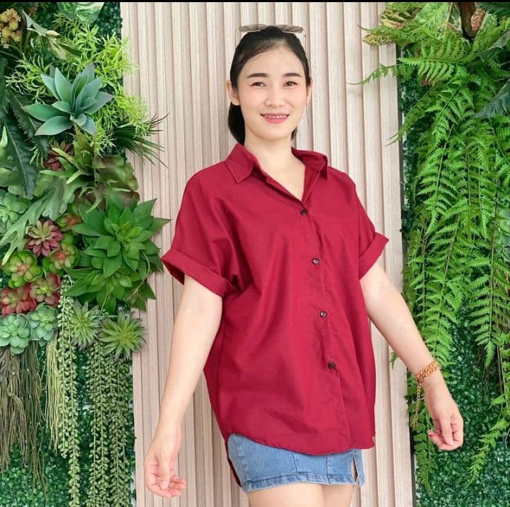 สีไวน์แดง ฟรีไซส์ อก44 นิ้วFs เสื้อเชิ้ตผู้หญิงแขนสั้น แขนแต่งเบิ้ล (รับ12,700แต้ม)