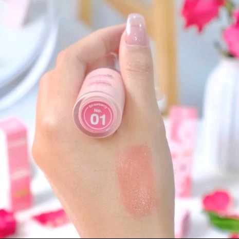 ฟุตะโงะ ออร์แกนิค เบบี้ ทิน เบอร์01สีแดงสตอเบอรี่ ลิปบาล์ม ผลิตภัณฑ์บำรุงริมฝีปาก ลิปบาล์มสูตรอ่อนโยน เนื้อสัมผัสนุ่มละมุน อุดมไปด้วยสารสกัด ธรรมชาติ ออร์แกนิคจากสตอเบอรี่ แครอท ราสเบอรี่ วิตามินอี น้ำมันรำข้าว น้ำมันมะพร้าว และน้ำมันโรสฮิปออร์แกนิค ช่วย บำรุงฝีปากให้เนียนนุ่มชุ่มชื้น แลดูสุขภาพดี มอบสีสันสวยงาม ให้ริมฝีปาก ไม่ทำให้ปากหมองคล้ำ ปราศจากสารอันตราย(รับ20700แต้ม)