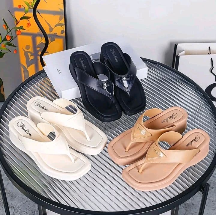 รองเท้าแตะพื้นนิ่ม แฟชั่นรองเท้าผู้หญิง มาใหม่X-85 (รับ6,700แต้ม)