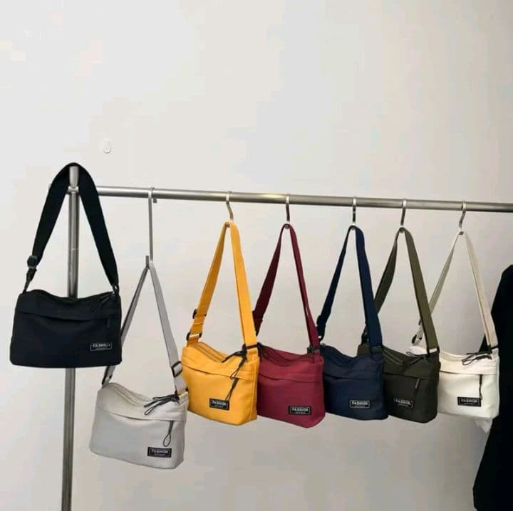 kaideefashion กระเป๋าสะพายข้าง6ช่อง 7สี ปรับสายได้ พร้อมส่งในไทยสไตล์แฟชั่นทันสมัย มีซับในกระเป๋าวินเทจ (รับ9,200แต้ม)