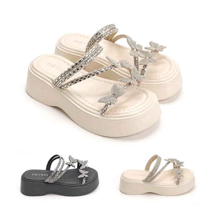 HEYBEI รองเท้าแตะแฟชั่นรุ่นใหม่ลายผีเสื้อ ประดับเพชร เพิ่มความสูง 5.5 ซม. พื้นรองเท้า นุ่มกันลื่น ทนต่อการสึกหรอ ระบายอากาศได้ดี น้ำหนักเบา สวมใส่สบาย สร้างสไตล์ทัน สมัย.006ขนาด 35-40 (รับ21,200แต้ม)
