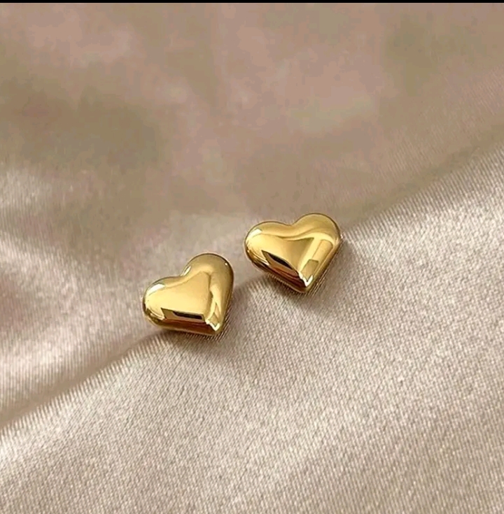 XM jewelry ต่างหูแฟชั่นสำหรับผู้หญิง คลาสสิกรูปหัวใจเหล็กไทเทเนียม(รับ8700แต้ม)