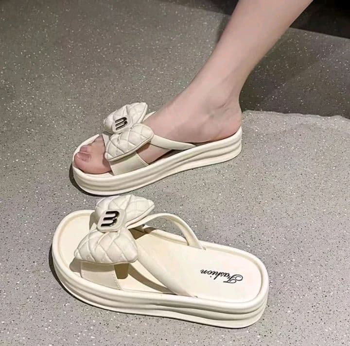แฟชั่นใหม่ รองเท้าแตะสไตล์เกาหลี สีขาว อินเทรนด์ แตะลำลอง น่ารักฟุดๆพร้อมส่ง (รับ6,700แต้ม)