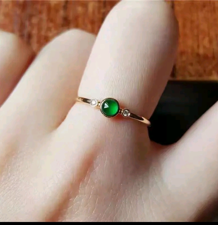 XM jewelry แหวนสำหรับผู้หญิง สีเขียวรูปวงกลมเล็กดีไซน์เรียบเก๋แมตช์ได้หลากหลาย ขนาดปรับได้(รับ8200แต้ม)