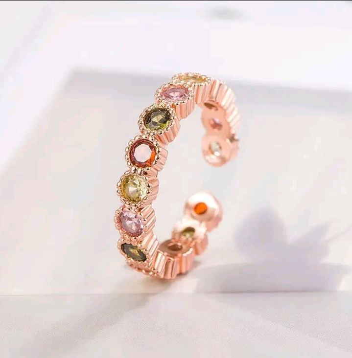 XM jewelry แหวนสีรุ้งสำหรับผู้หญิงดีไซน์เฉพาะ ปรับขนาดได้(รับ11200แต้ม)