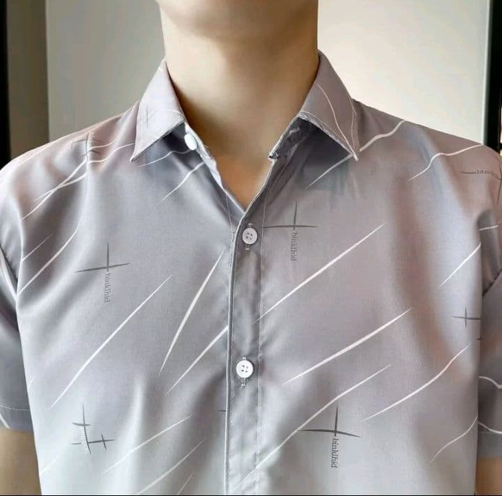 ฤดูร้อนใหม่ สีเทา เสื้อเชิ้ตแขนสั้นผู้ชายธุรกิจสบายๆ เสื้อเชิ้ตเด็กผู้ชาย ครึ่งแขนเสื้อคอยาว เสื้อแฟชั่นผู้ชาย เสื้อคอจีนผู้ชาย พีอินทรีเสื้อวินเทจ (รับ12,200แต้ม)