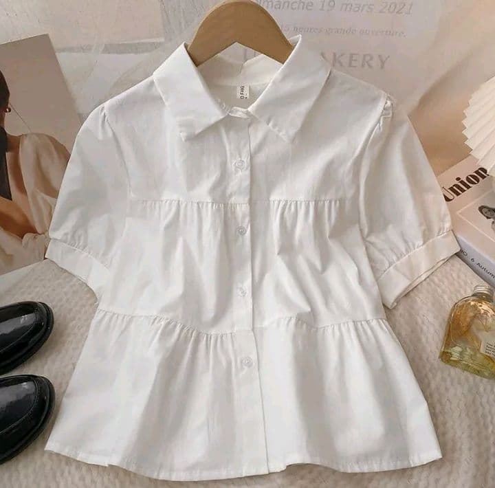 เสื้อเชิ้ตสีขาว สำหรับผู้หญิง ปกกว้าง แขนสั้น สไตล์คาร์ดิแกน เสื้อสั้น (รับ16,200แต้ม)