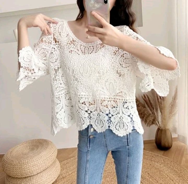 สีขาว Hede เสื้อไหมพรมถักแขนกระดิ่ง ลายถักละเอียด สวยมาก ระบายอากาศได้ดี ผ้านิ่มไม่แข็งกระด้าง (รับ18,700แต้ม)