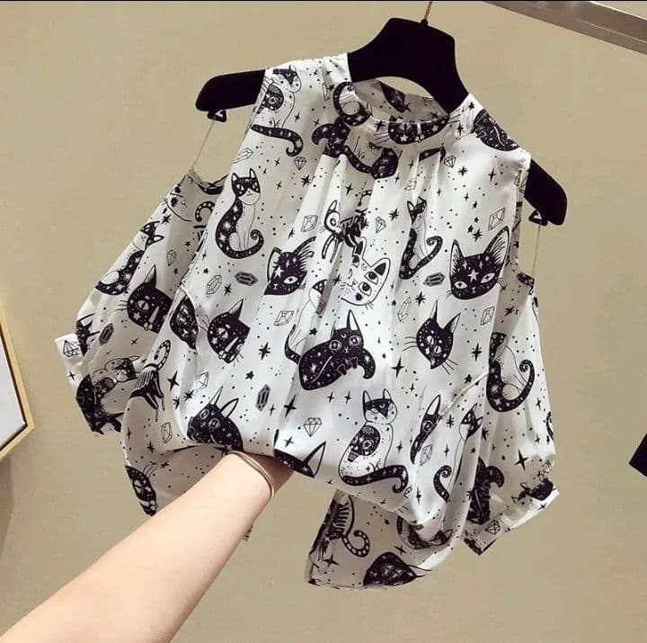 สีแมว-ขาว เสื้อชีฟองทรงหลมแขนสั้นผู้หญิงฤดูร้อนมาใหม่ มีลายดอกลายจุดลายแมวให้เลือก พร้อมส่ง (รับ12,700แต้ม)