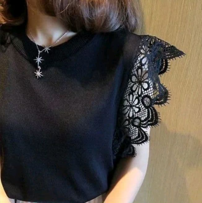 สีดำ เสื้อแขนกุดปักลาย ลูกไม้สีเรียบหรูดูดี รีบได้ รีบเดี๋ยวไม่ทันเค้านะ (รับ12,700แต้ม)