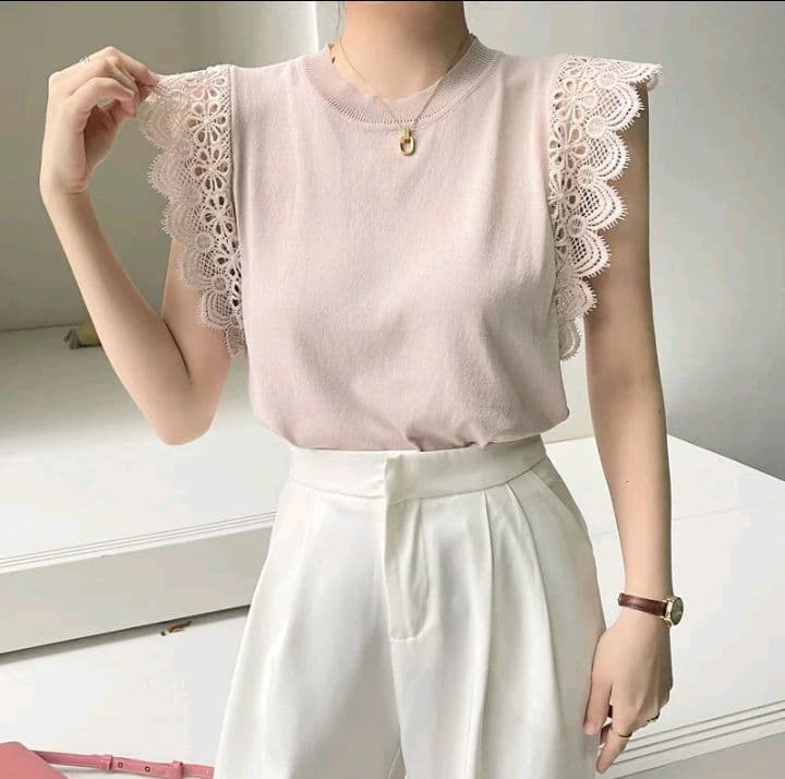 สีชมพู เสื้อแขนกุดปักลาย ลูกไม้สีเรียบหรูดูดี รีบได้ รีบเดี๋ยวไม่ทันเค้านะ (รับ12,700แต้ม)