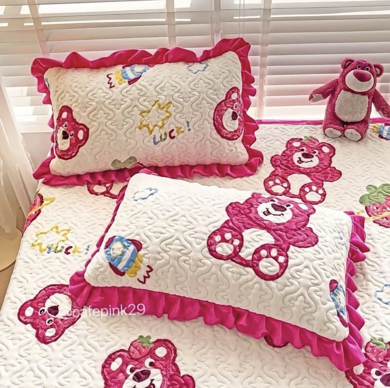ปลอกหมอน 1 แถม 1 ผ้ากำมะหยี่ ขนาด 48x74 ซม. เต็มใบ ผ้านุ่ม ไม่อับชื่น ลดการเสียดสี ลายการ์ตูนน่ารัก สีสวย น่ารัก ฤดูหนาว พร้อมส่ง (รับ 7,700 แต้ม)