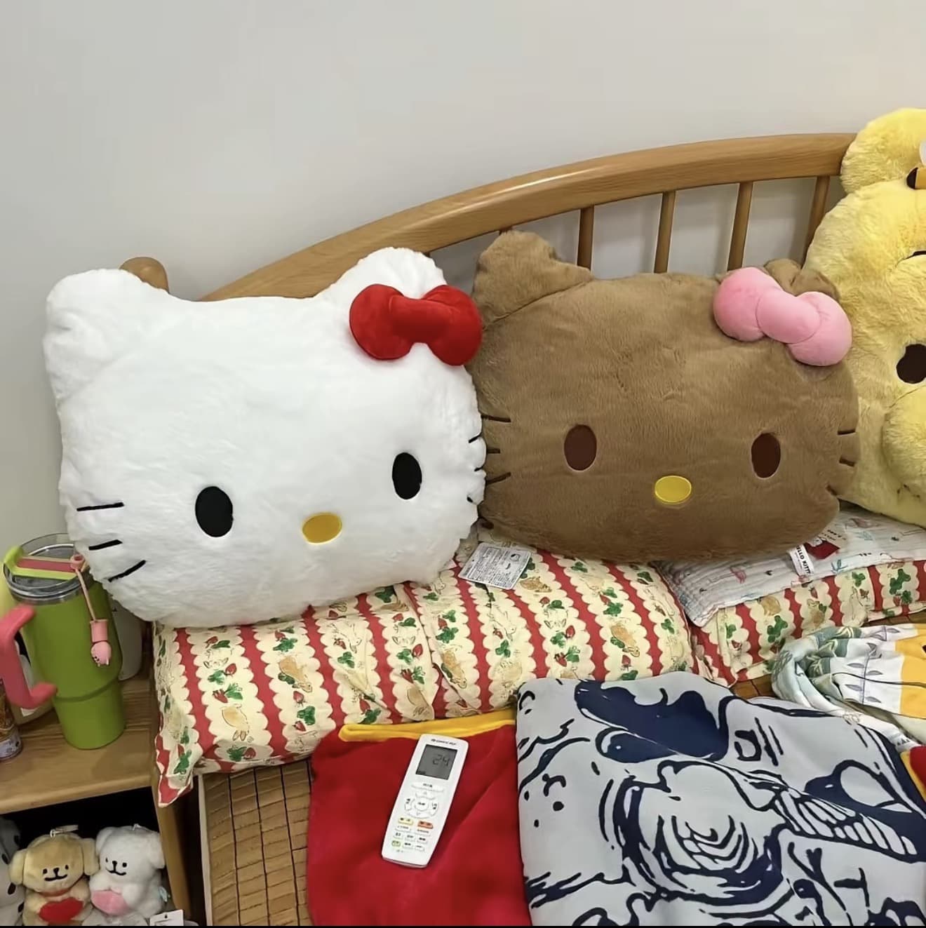 หมอนตุ๊กตา Hello Kitty ขนนุ่มๆ สไตล์ หวานๆ น่ารักสุดๆหมอนนี้ทำจากผ้าขนนุ่มนวลและสะดวก สบายมาก (รับ 14,200 แต้ม)