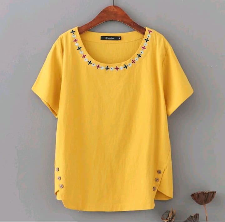 สีเหลือง พร้อมส่ง เสื้อคอกลมผู้หญิงแต่งลายตรงคอเสื้อ สีสวย แมทช์กับลุคไหนก็ดูสุภาพ เสริมบุคลิก ของดีบอกต่อน้าาาา (รับ12,200แต้ม)