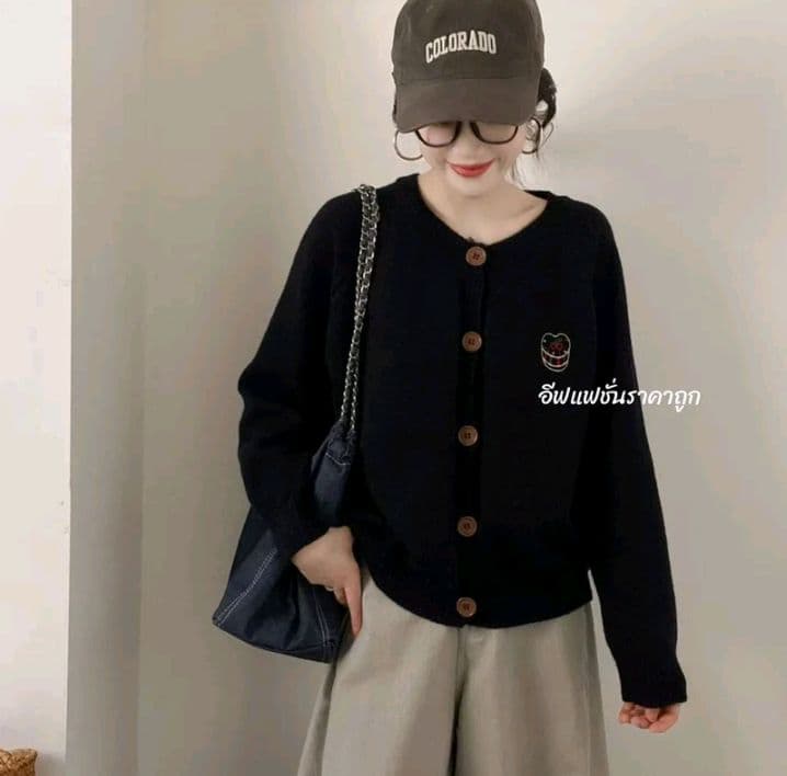 สีดำ เสื้อแฟชั่นไหมพรม แขนยาว สีพื้น กระดุมปลดได้ทุกเม็ด Over size(อก 32-48 นิ้ว) เนื้อผ้าไหมพรม ผู้หญิง Women Clothing (รับ18,200แต้ม)