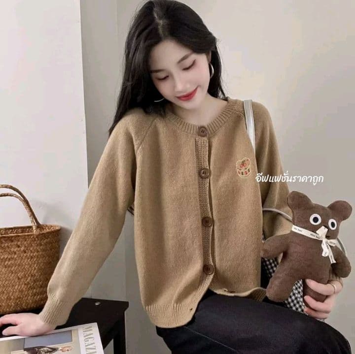 สีน้ำตาล เสื้อแฟชั่นไหมพรม แขนยาว สีพื้น กระดุมปลดได้ทุกเม็ด Over size(อก 32-48 นิ้ว) เนื้อผ้าไหมพรม ผู้หญิง Women Clothing (รับ18,200แต้ม)