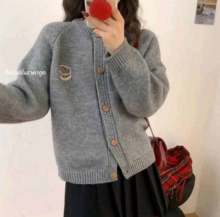 สีเทา เสื้อแฟชั่นไหมพรม แขนยาว สีพื้น กระดุมปลดได้ทุกเม็ด Over size(อก 32-48 นิ้ว) เนื้อผ้าไหมพรม ผู้หญิง Women Clothing (รับ18,200แต้ม)