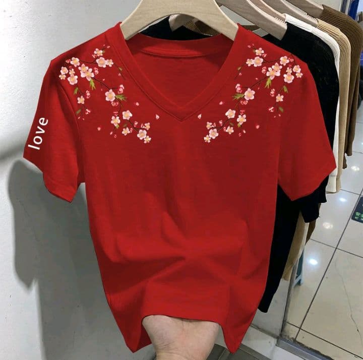 สีแดง เสื้อยืดผ้าฝ้าย100% สำหรับผู้หญิง แขนสั้นหลวม คอวี ไหล่ปกติ สำหรับสวมใส่ในฤดูร้อน แบบเรียบง่าย ชั้นในพื้น (รับ11,200แต้ม)