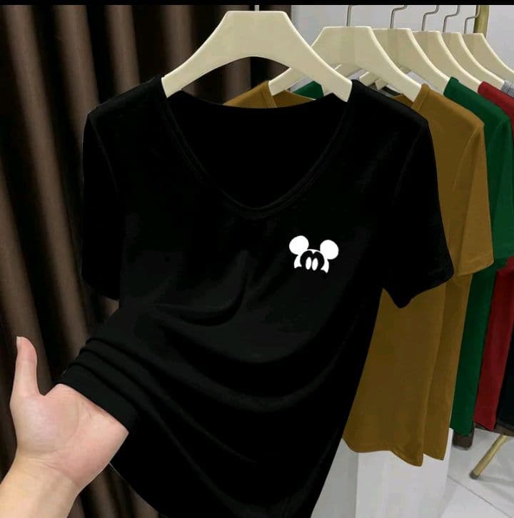 สีดำ เสื้อยืดแขนสั้นคอวี ดอปามัน รุ่นใหม่2026 ผู้หญิงฤดูร้อน หรูหรา สง่างาม ไฮโซ ตัดรูปสวย สวมใส่ง่าย (รับ10,700แต้ม)