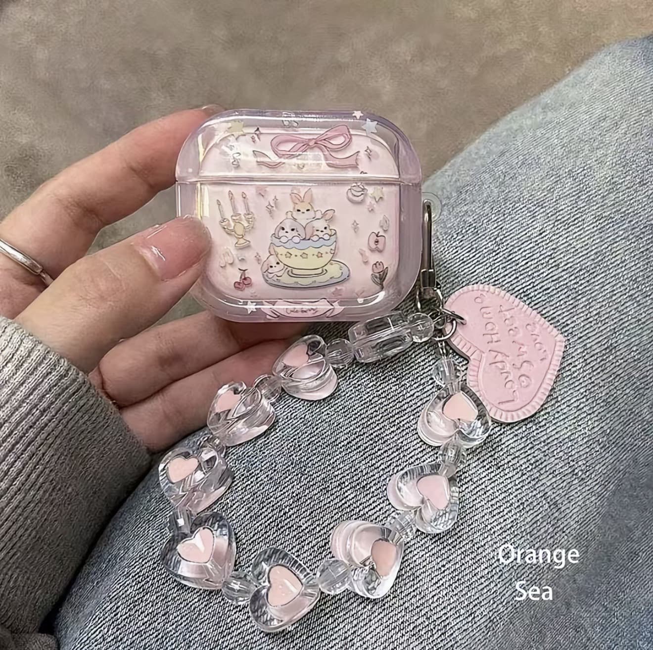 ชุดหูฟังบลูทูธแฟชั่นใหม่รุ่นที่ 6 (หูฟัง + กล่องชาร์จฟรี + เคสหูฟัง) เสียงสเตอริโอ ไมโครโฟนในตัว สำหรับฟังเพลง โทรออก และเล่นเกม เชื่อมต่อชุดหูฟังบลูทูธและรองรับ IOS และ Android (รับ 13,750 แต้ม)