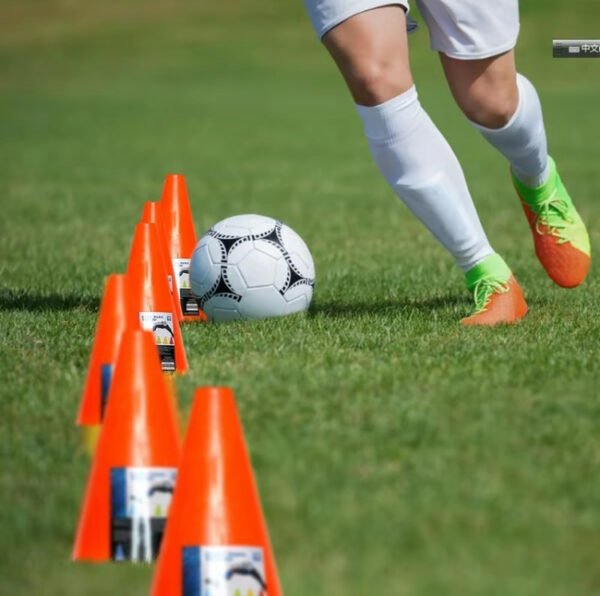 กรวยซ้อมวิ่ง กรวยฝึกซ้อม กรวยกีฬา สูง 8 นิ้ว ชุด 12 ชิ้น / Sport training cone 12pcs กรวยฝึก ซ้อม กรวยซ้อมวิ่ง กรวย กรวยซ้อมกีฬา ฟุตบอล 12ชิ้น อุปกรณ์การฝึกอบรม - Image 3